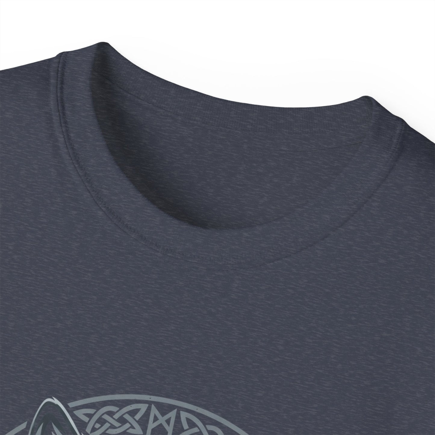 Tricou Lup Unisex Gildan 2000 – Wolf Design Shirt, Nordic Style Tee, Tricou Masculin Puternic, Cadou pentru Iubitori de Lupi