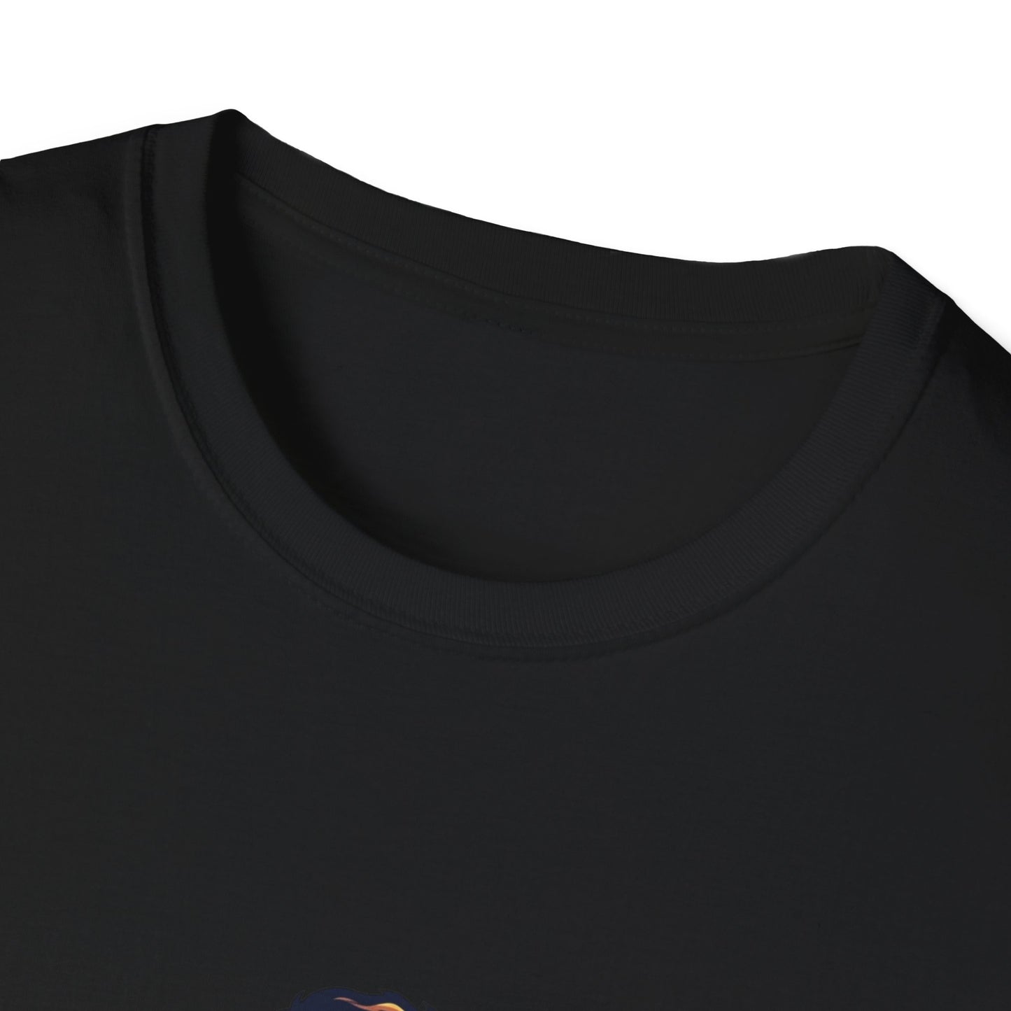 Sunset Surf Silhouette T-Shirt | Ocean Wave Man Tricou Personalizat Gildan 64000 – Bumbac Premium, Fit Modern & Confort Zilnic